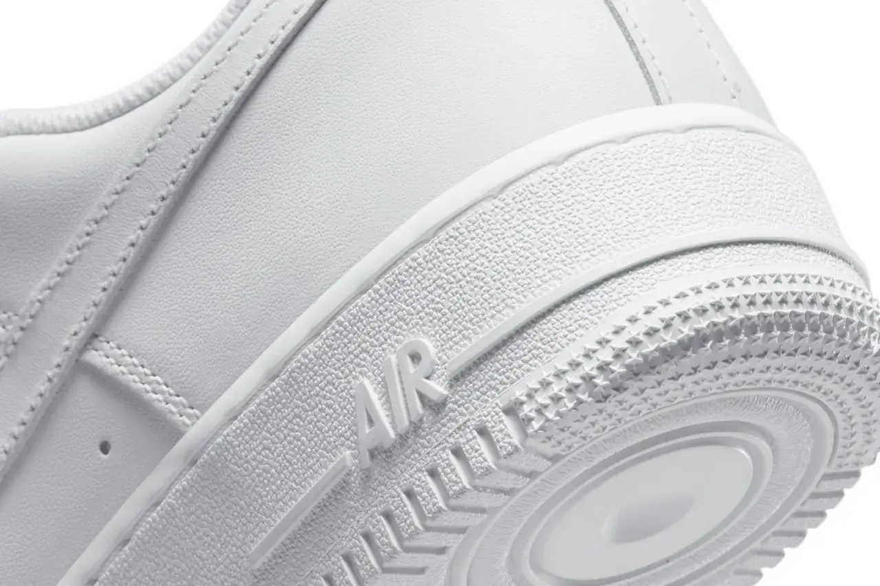 Nike Air Force 1 – Blanc Intemporel thumbnail