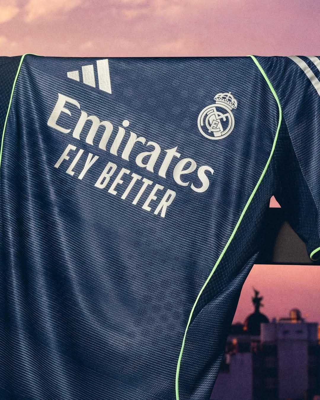 Maillot Extérieur Real Madrid 2025-2026  thumbnail
