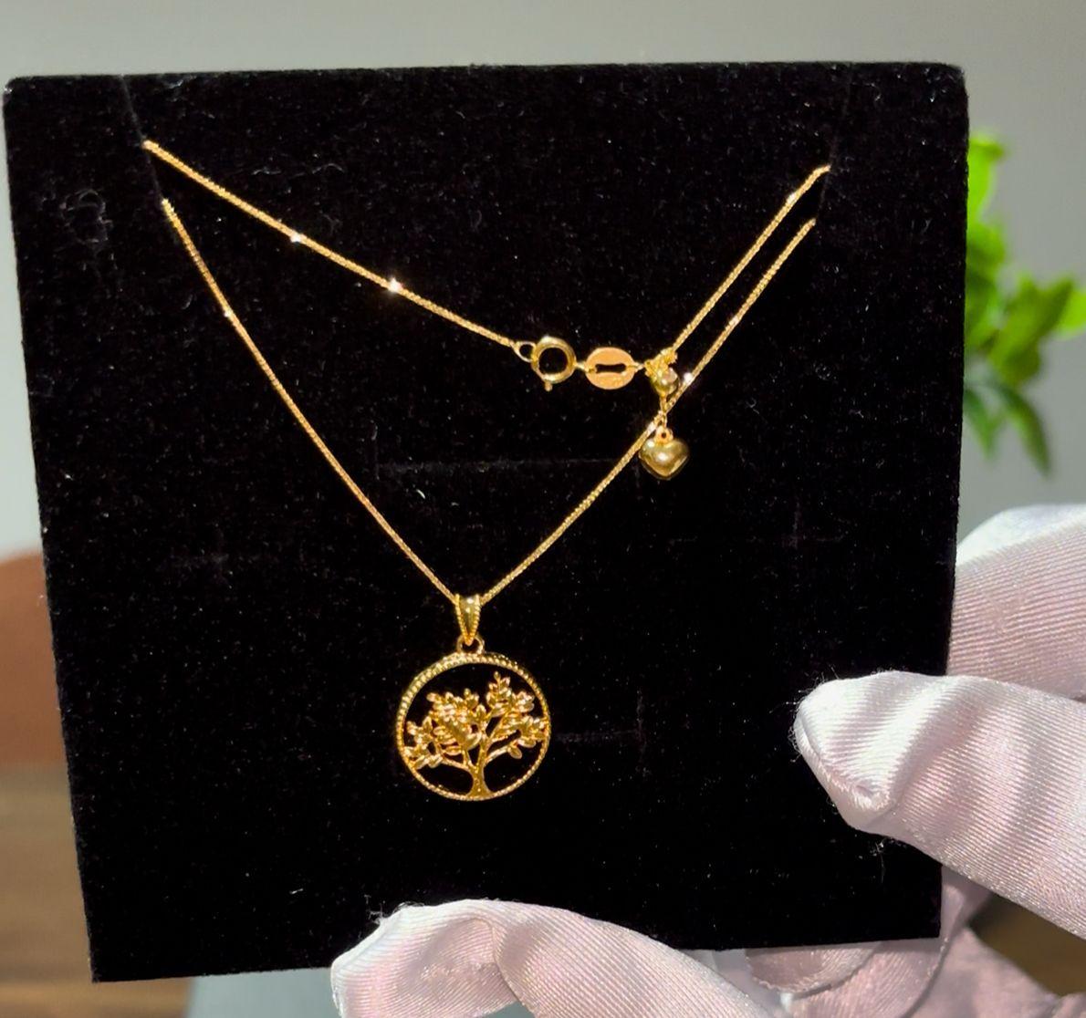 Chaîne en Or Pur 18K avec Pendentif Léger en Or Creux – Élégance et Raffinement thumbnail