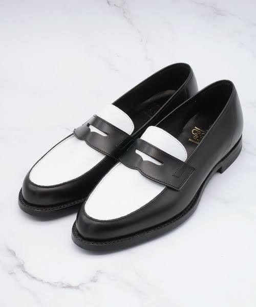 Mocassins Crockett & Jones en cuir – Élégance britannique intemporelle thumbnail