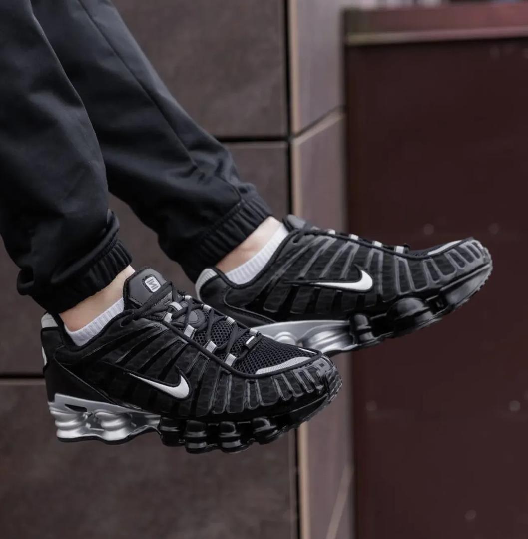 Nike Shox – Style futuriste et confort réactif thumbnail