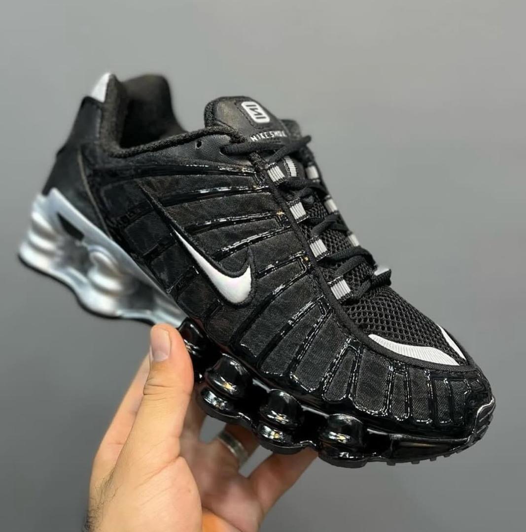 Nike Shox – Style futuriste et confort réactif thumbnail