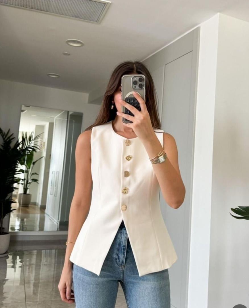 Gilet Zara Sans Manches Femme – Élégance et Superposition Facile thumbnail