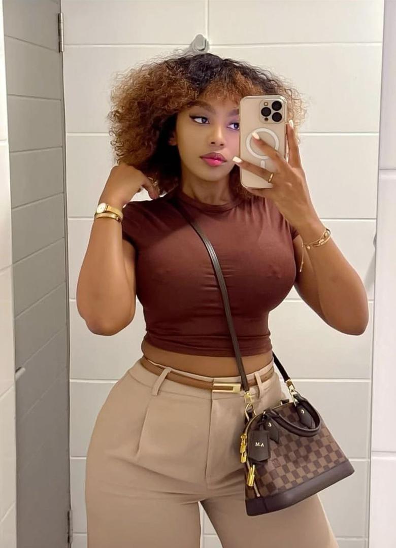 T-shirt Femme Décontracté – Confort et Style au Quotidien thumbnail