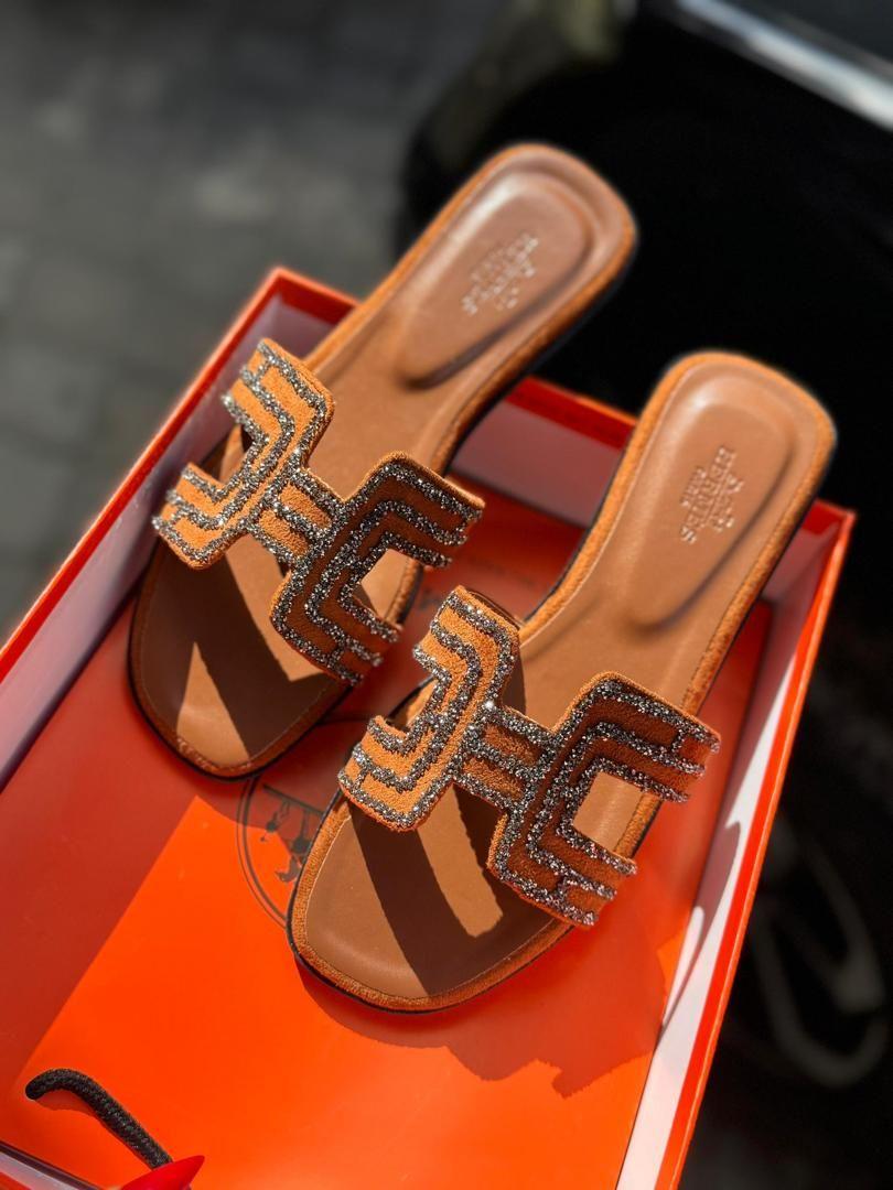 Babouches Hermès – Élégance et Confort à vos pieds thumbnail