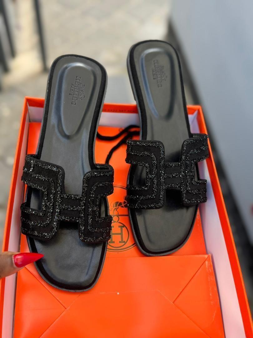 Babouches Hermès – Élégance et Confort à vos pieds thumbnail