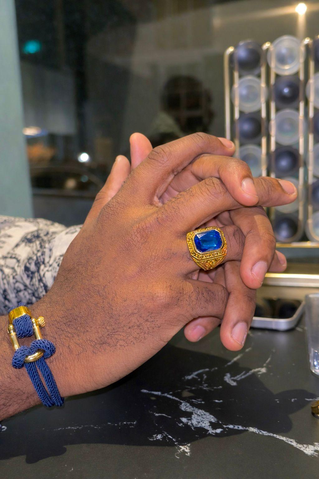 Bague Royale pierre bleu et blanche  thumbnail