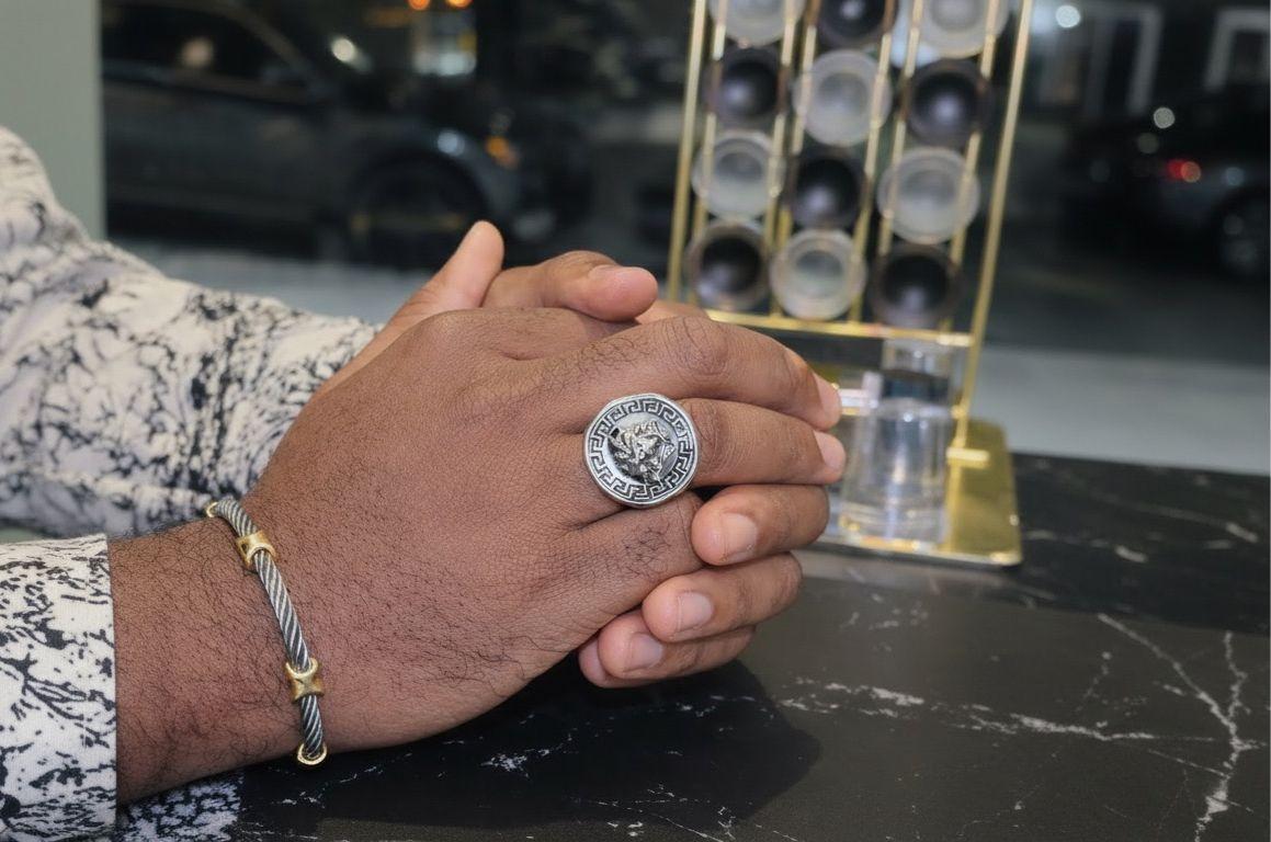 Bague Médaillon Royal Versace thumbnail
