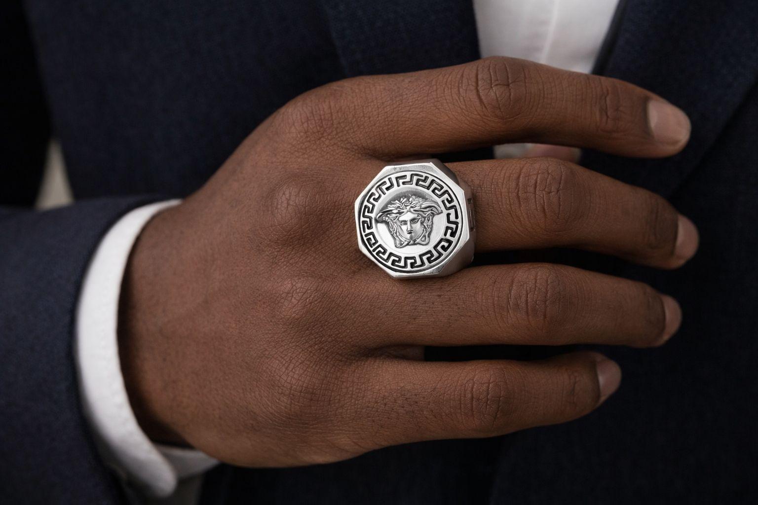 Bague Médaillon Royal Versace thumbnail