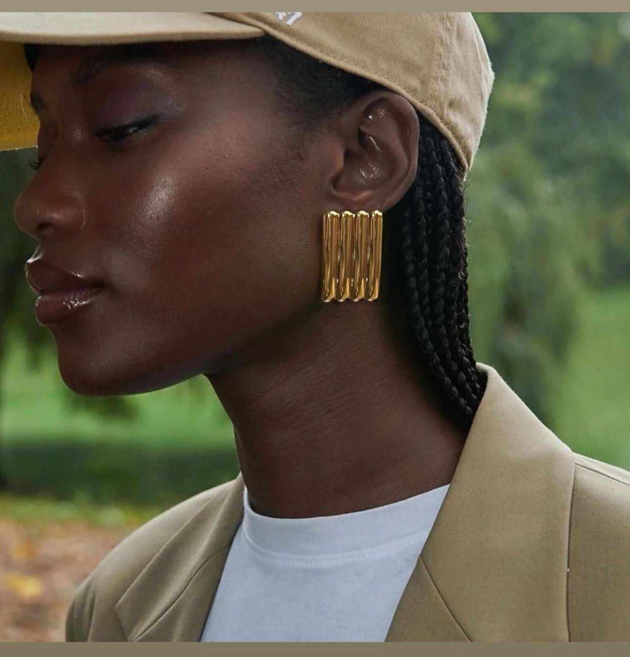 Boucles d’Oreilles en Acier Inoxydable – Élégantes & Résistantes