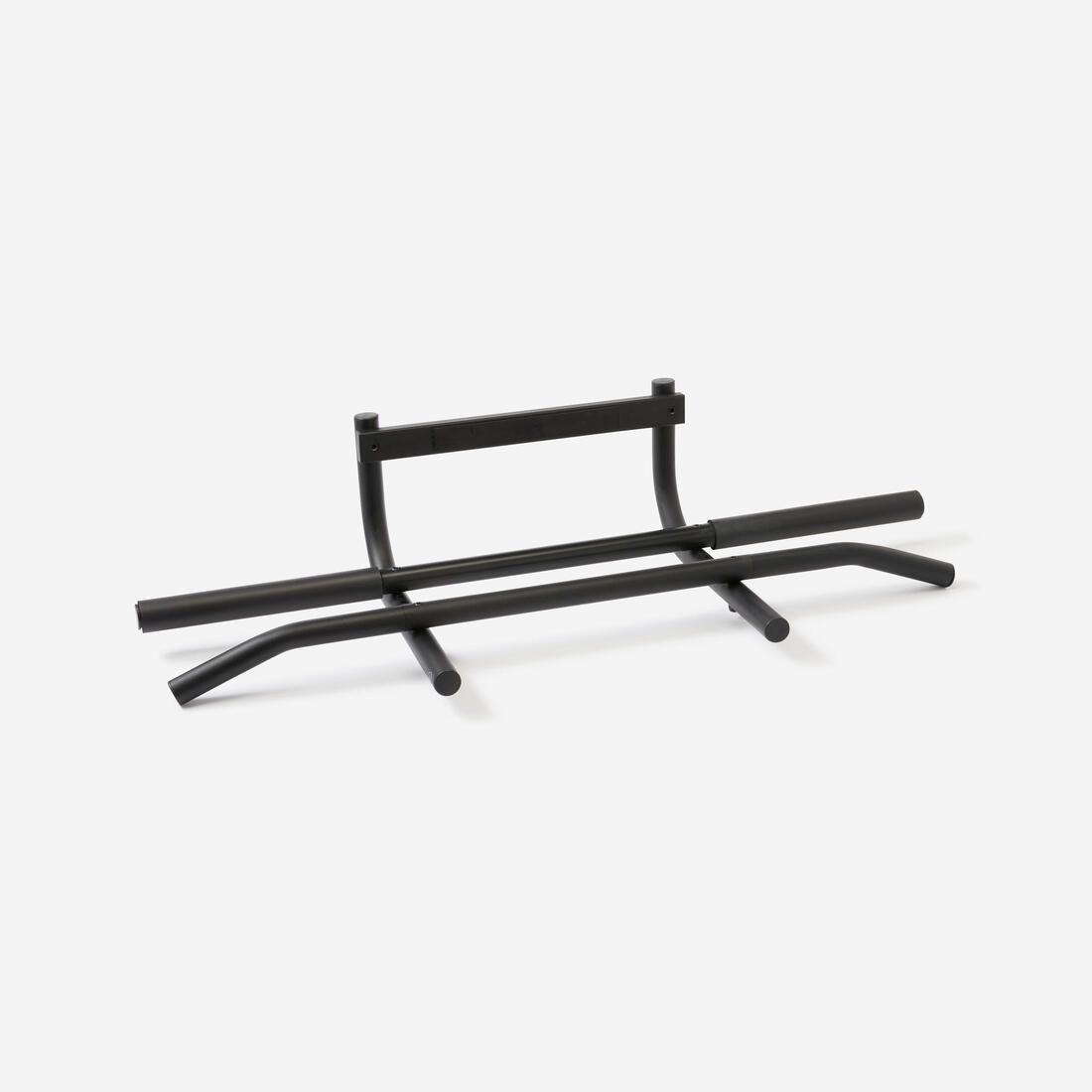 Barre de traction sur porte de musculation
